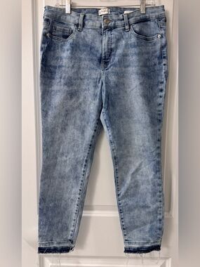 Wonderly Mid-Rise Skinny Mineral Wash Light Blue Denim Jeans Released Hem